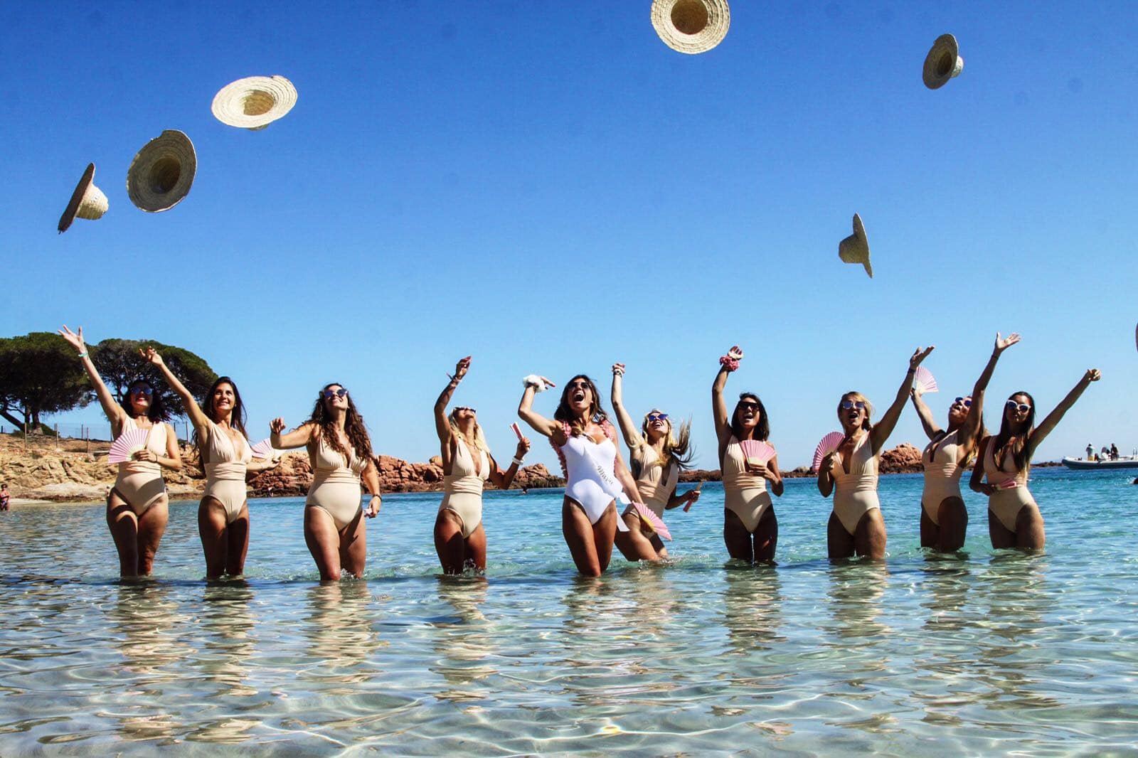 girls-evjf-chapeaux-camillecmp